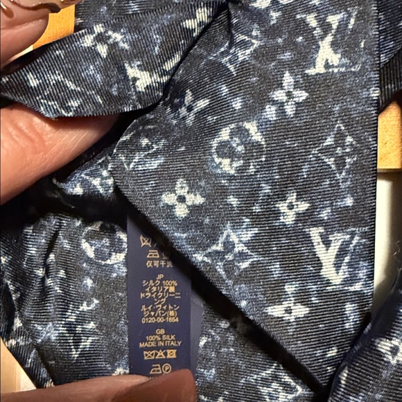 Louis Vuitton Navy Floral Tie - Picture 5 of 6